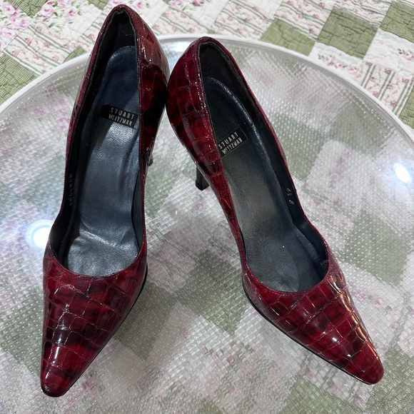 Final Sale Pre-Loved Stuart Weitzman Red Crocodile Heels - Picture 8 of 8